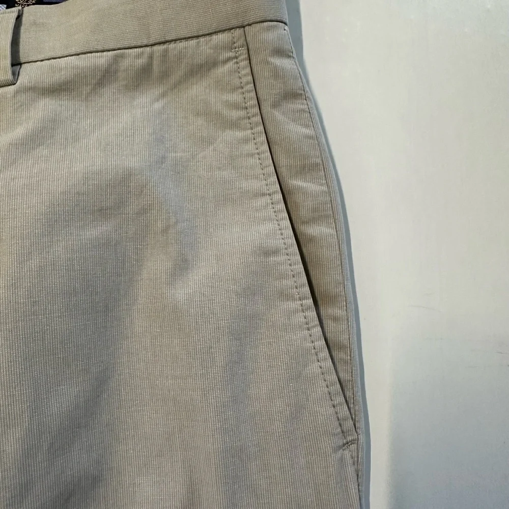 Banana republic men’s 36/32 classic fit pants, light gray, front/back pockets‎
